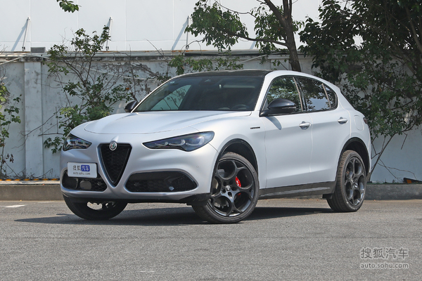 阿尔法罗密欧Stelvio