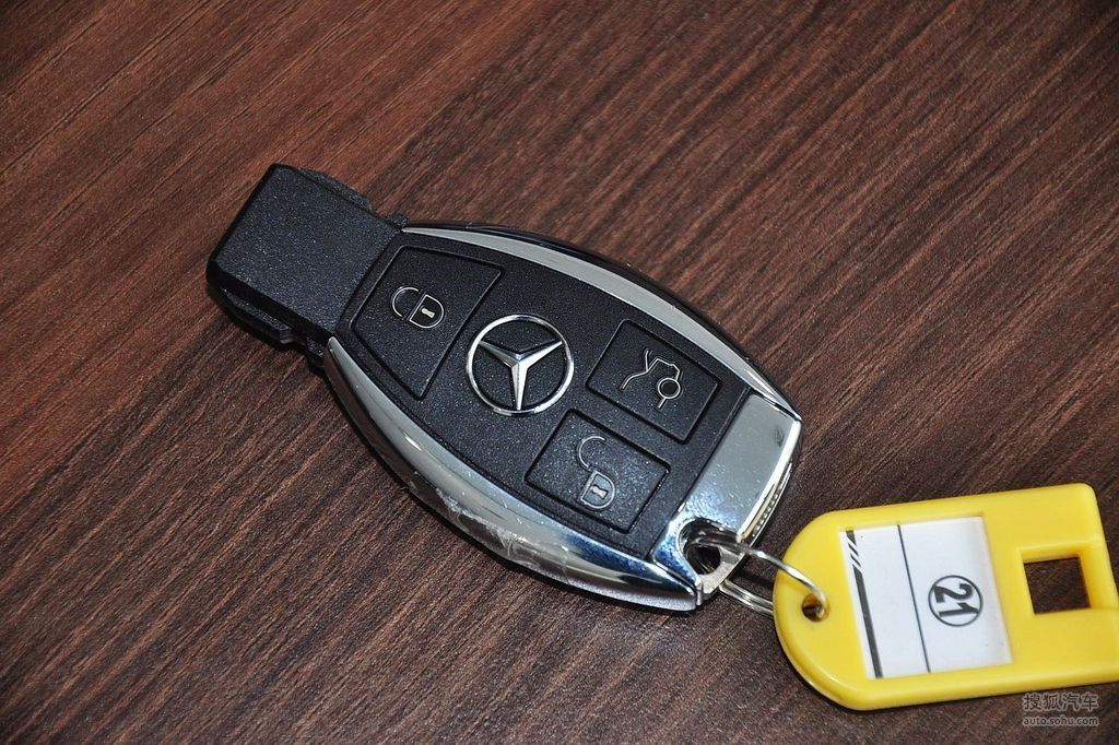 2014款奔驰c63 amg双门 edition 507 汽车钥匙提示:支持键盘翻页