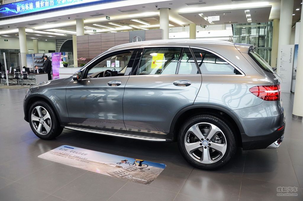 奔驰glc级高清图片】_2016款 glc 260 4matic 豪华型_月光石灰