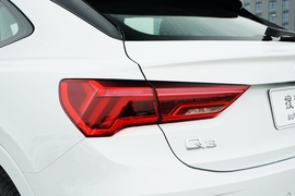 2022款奥迪q3 sportback 40 tfsi 时尚型