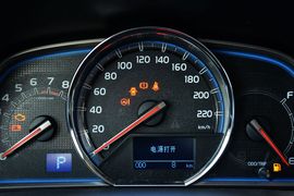 2015款丰田RAV4 2.5L自动四驱尊贵版