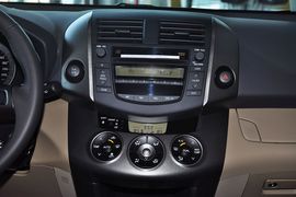   2011款一汽丰田RAV4 2.4L自动豪华版到店实拍