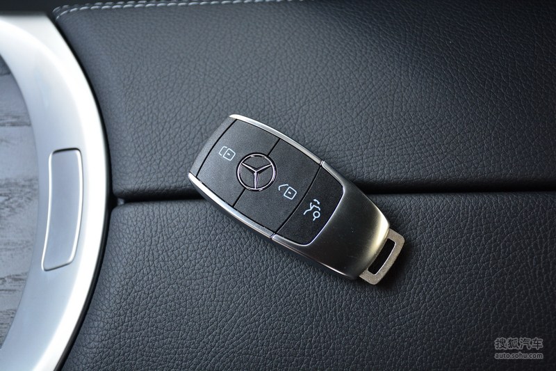 2020款奔驰c 200 l 时尚型运动版 改款 - 汽车钥匙提示:支持键盘翻页