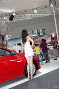 2011哈尔滨车展美女车模 