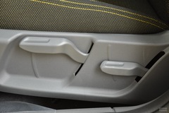 福特福克斯两厢2.0L 手自一体 运动型座椅调节图片