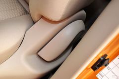 日产玛驰1.5L 自动 易智版座椅调节图片