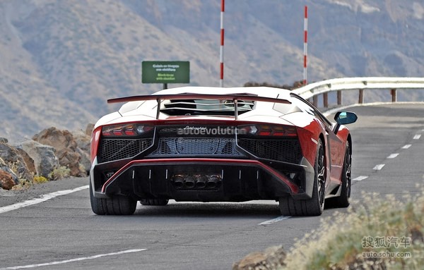 Aventador SVع