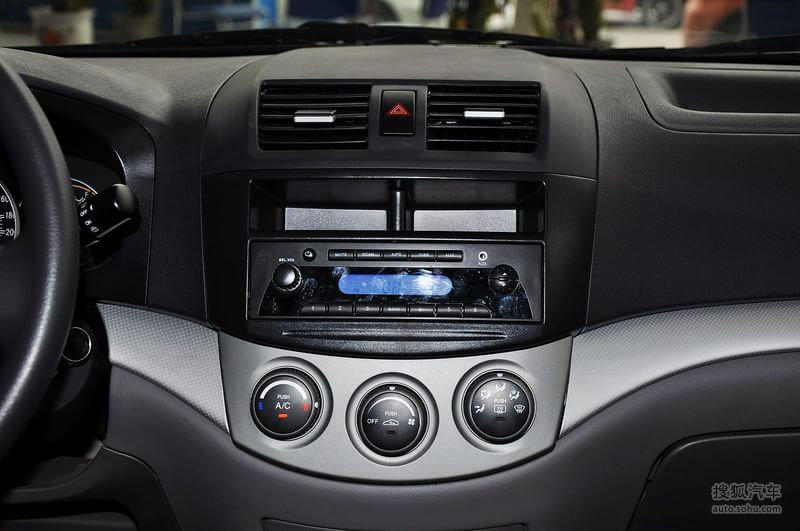 长安悦翔两厢2009款1.5L 手动 舒适版内饰深色