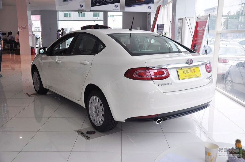 【菲亚特菲翔 2012款1.4T自动 悦享版外观天使