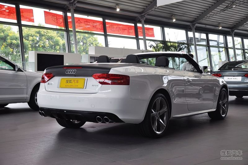 奥迪A5敞篷2010款2.0TFSI 标准版外观朱鹭白