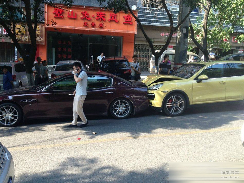 卡宴怒撞玛莎拉蒂<em>总裁</em> 只因<em>情侣</em>拌嘴-其他图片