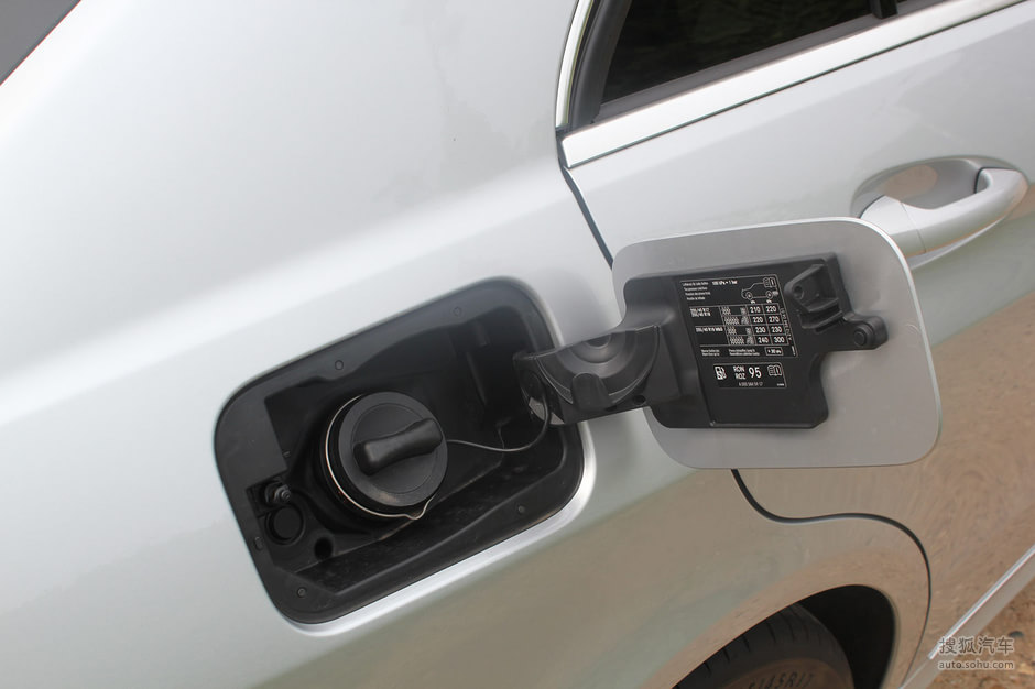 2014款奔驰E260L运动轿车实拍