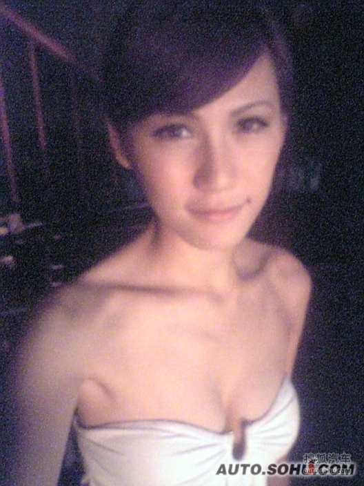 2009上海车展吉利车模张乙桂精彩写真图片