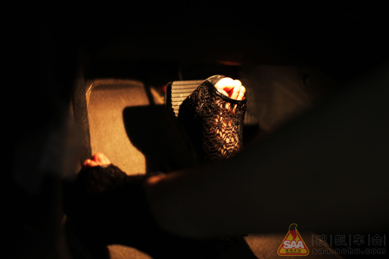 【<em>美女</em>车故事】体会大C的深沉之美_雪铁龙C