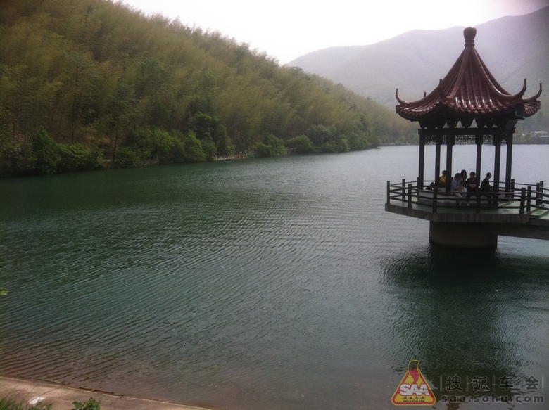 水边 柳下 夹烟 思索 很装_狮跑公社