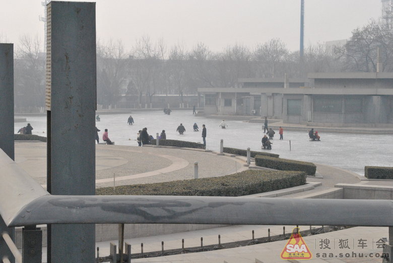 广场后身大钊公园滑冰(春节出行三)_北京通州