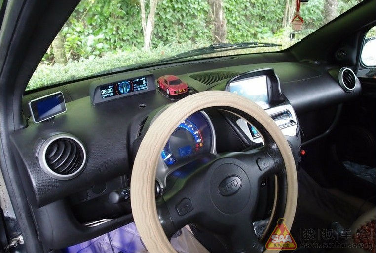 F0多功能汽车护航表带海拔表坡度仪安装成功