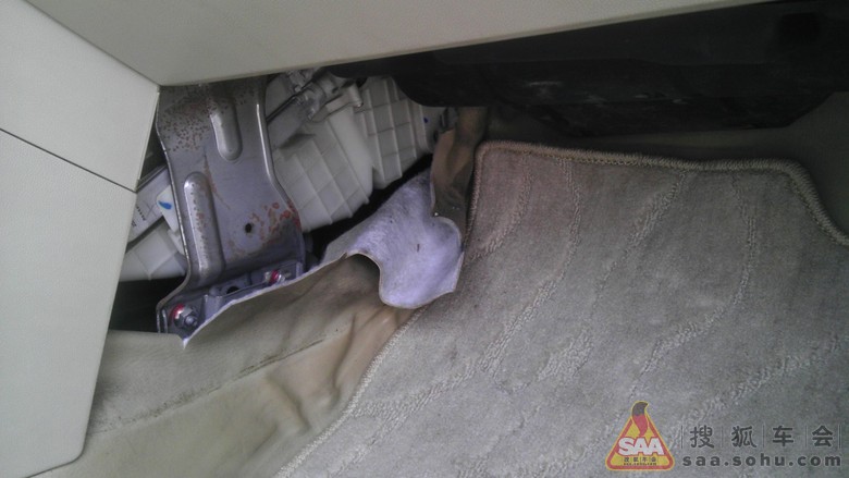 关于汽车空调管道清洗和充冷媒_青岛福克斯论