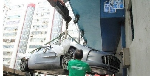 阿斯顿马丁one77 全球最昂贵的车祸高清图片