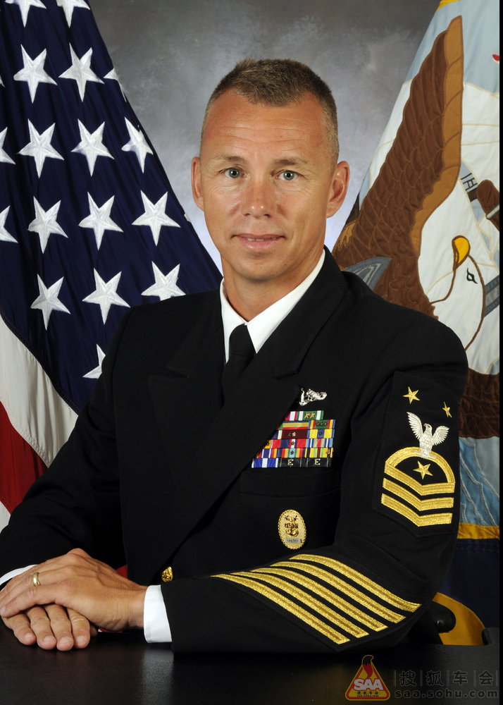 美军士官军装袖口上的服役年限斜条