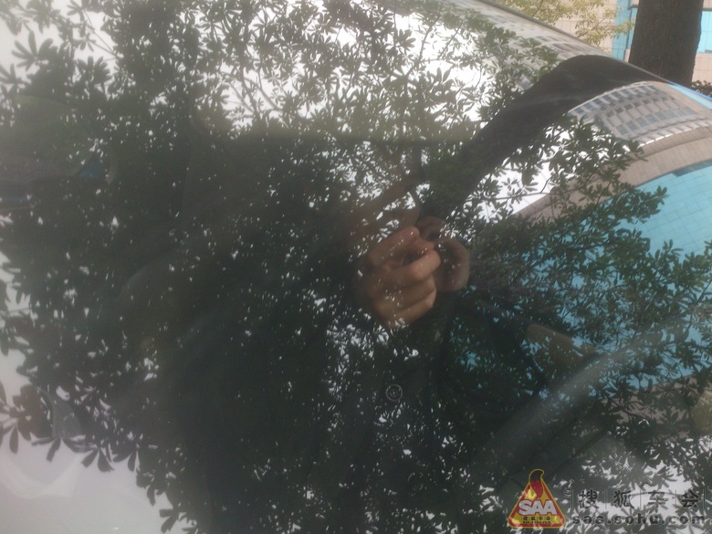 路上遇到贱逼女司机,查证后得知是奥迪店工作