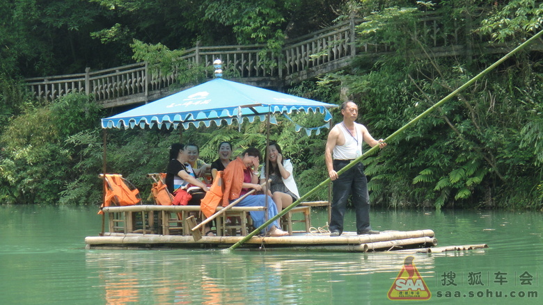 六 一 游佛爷洞风光秀丽