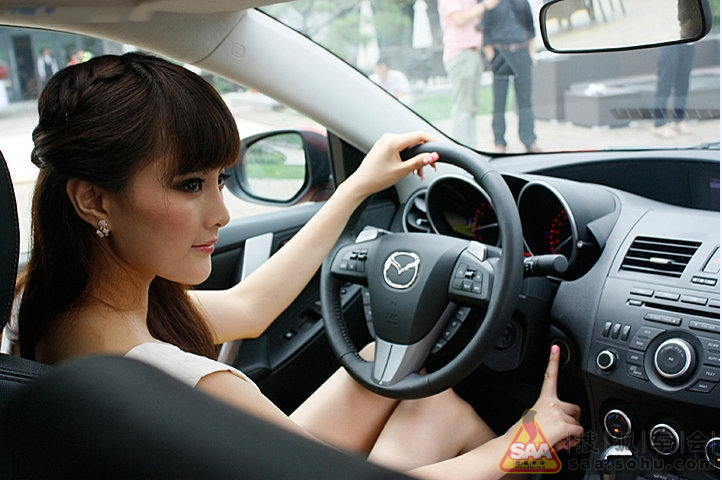 K9长腿美女酷似范冰冰皮肤白皙天真可爱_起亚K9