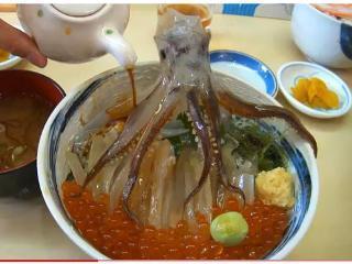 韩国人最爱生吞活章鱼 吓退一片外国游客_奥德