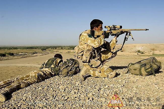 侵阿英军标配L115A3狙击步枪