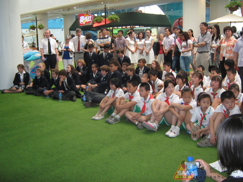 2012年5月31日与行知学校学生参观水立方 - 京
