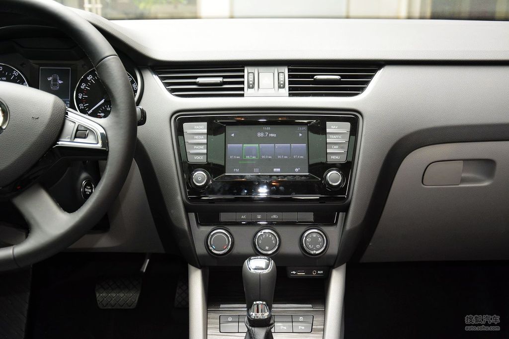 2015款斯柯达明锐1.6l 自动逸俊版 - 中控台