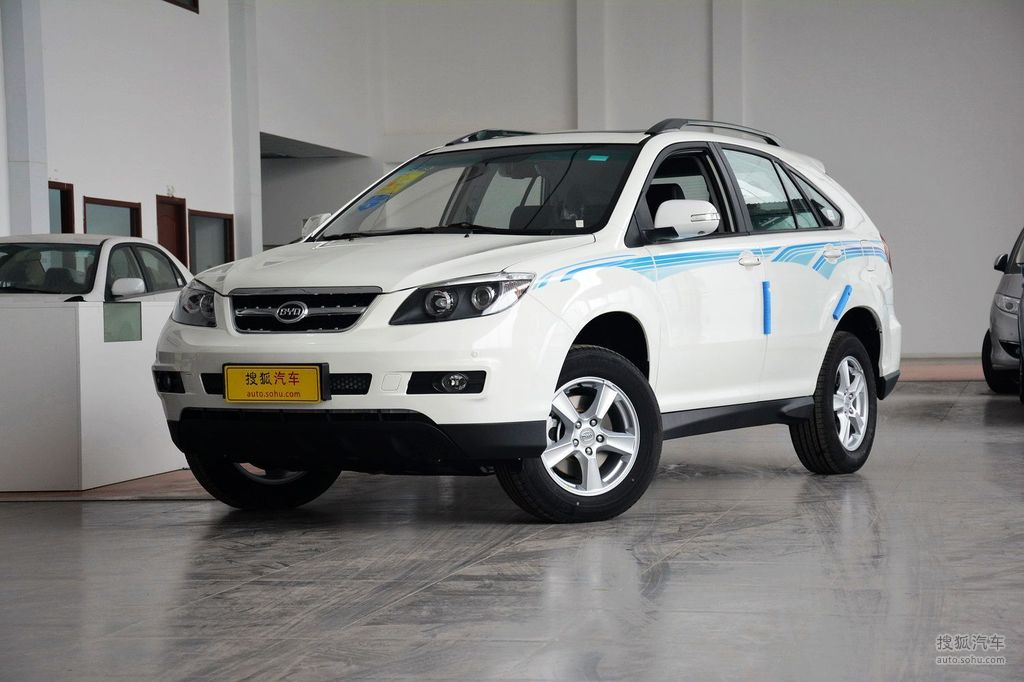 2015款比亚迪s6 2.4l自动尊贵型 7座 - 车前45