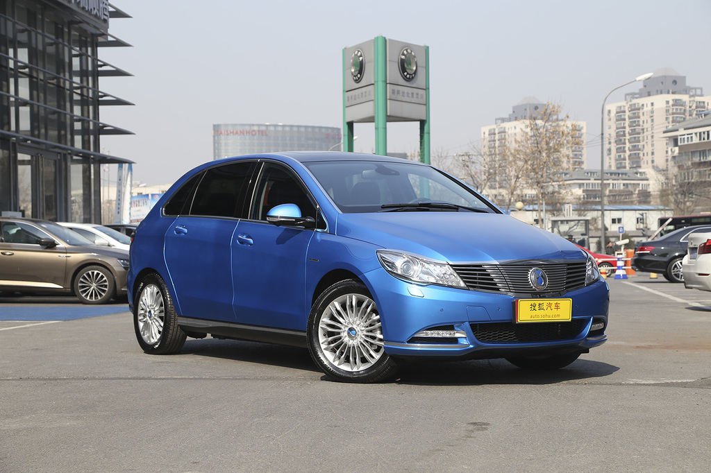 2017款腾势400荣耀版实拍