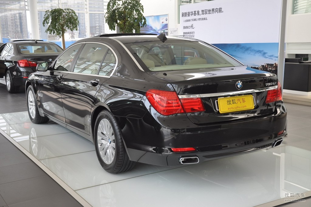 2009款宝马750li豪华型到店实拍侧后45提示支持键盘翻页左右
