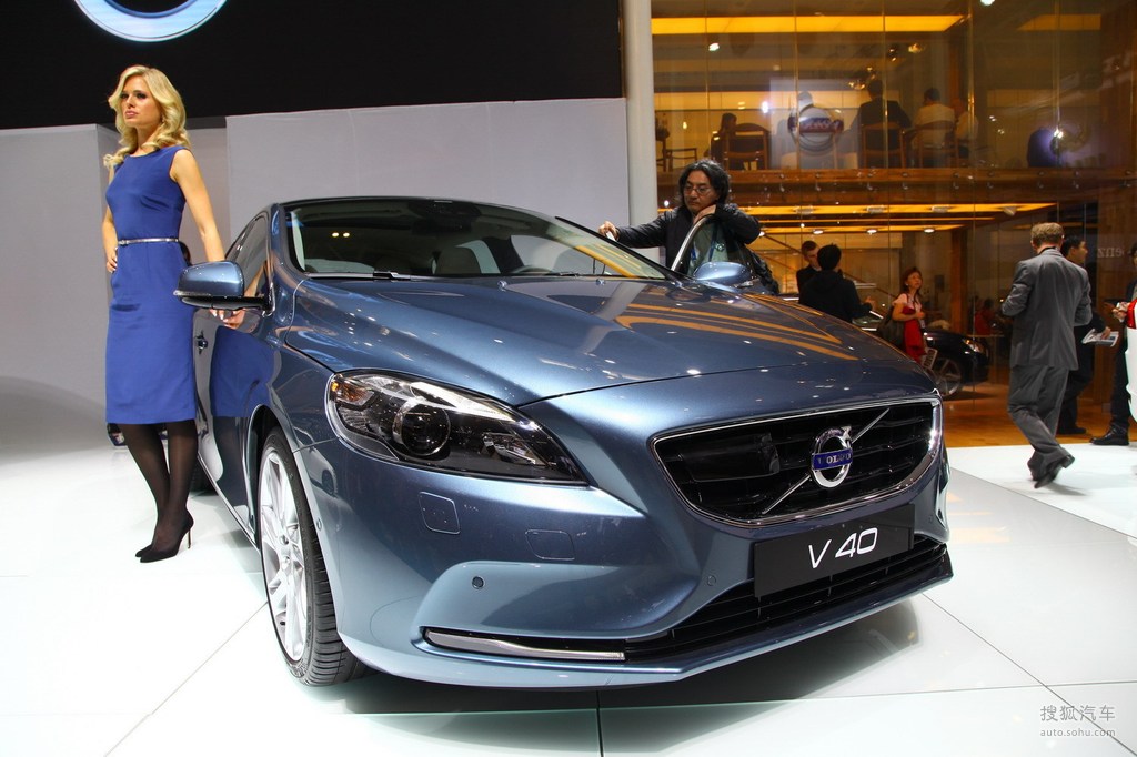 19万     询底价看配置 沃尔沃v40 北京车展实拍      图片描述
