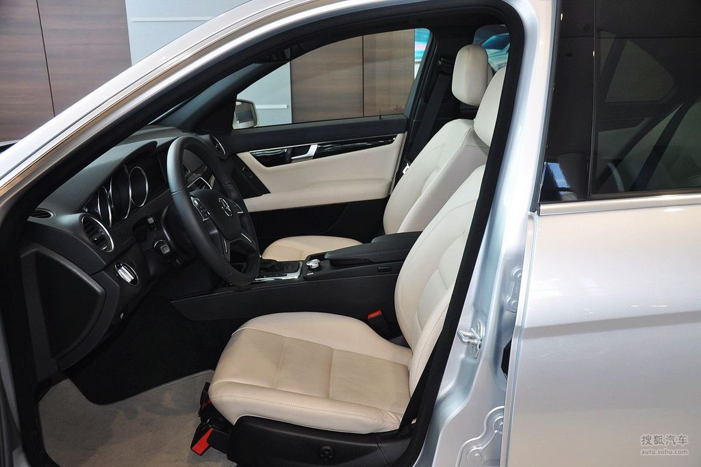 【 奔驰c级高清图片】_撒哈拉米黄内饰_内饰_搜狐汽车网