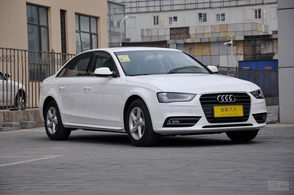 2013款一汽奥迪a4l35tfsi自动标准型