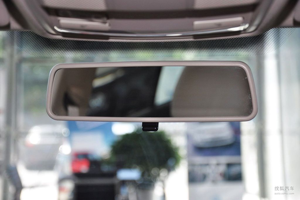 8tsi两驱手动进享版到店实拍   内后视镜     提示:支持键盘翻页 &