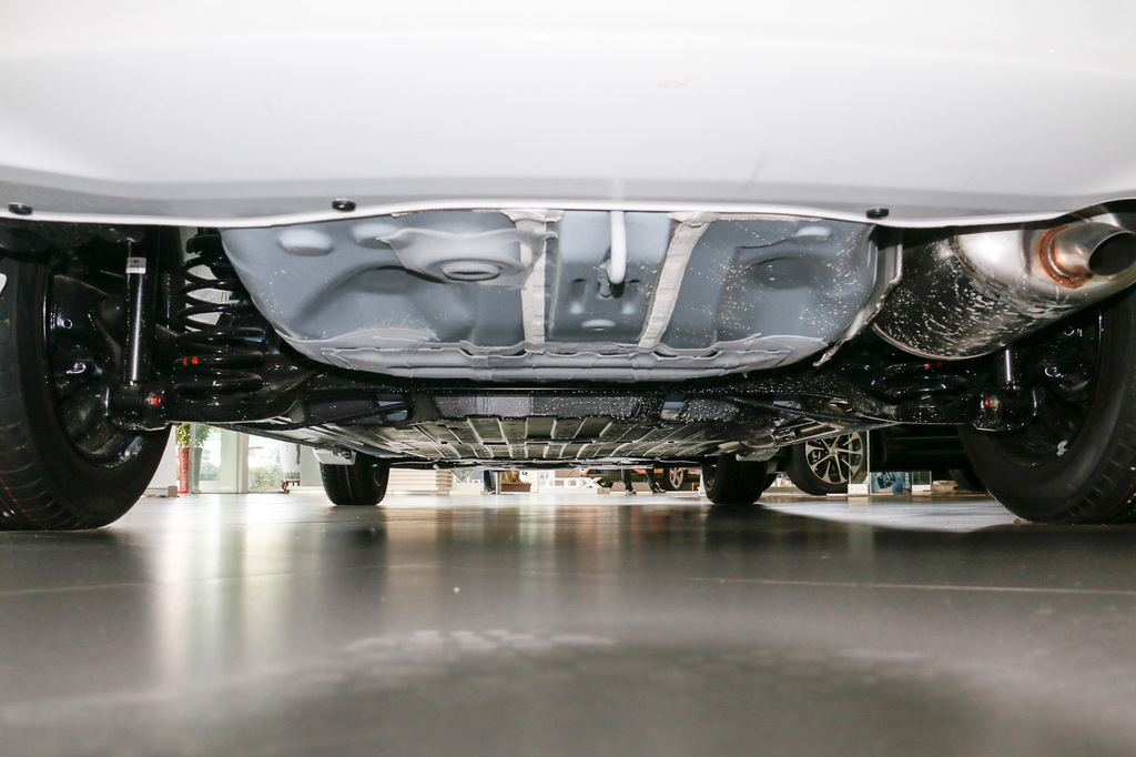 【 本田飞度高清图片】_底盘发动机_搜狐汽车网