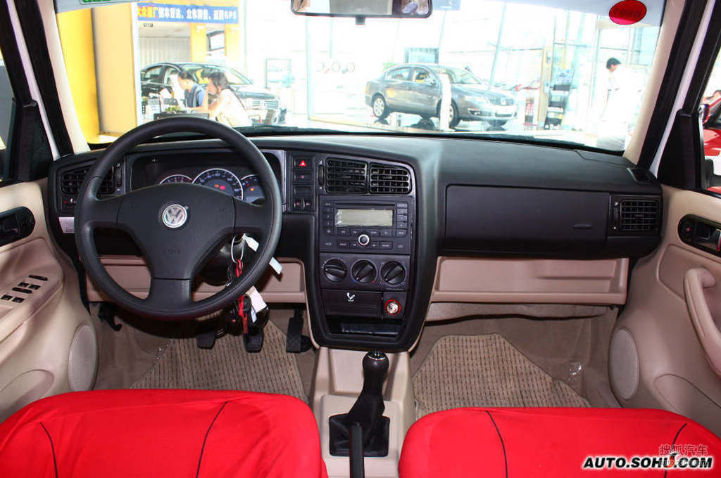 88万     询底价看配置 08款捷达前卫内饰 - 驾驶席全景     提示