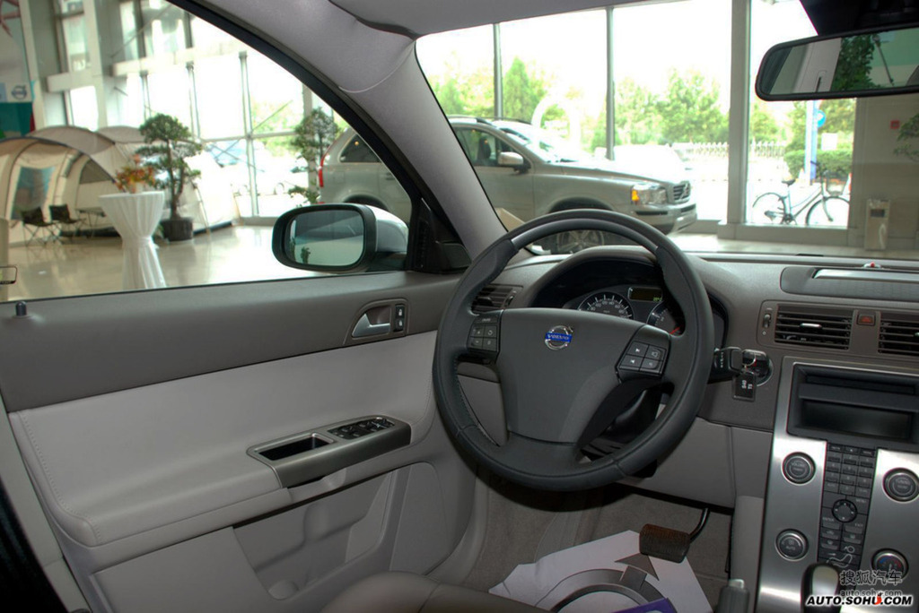 【 沃尔沃s40高清图片】_深灰色_内饰_搜狐汽车网