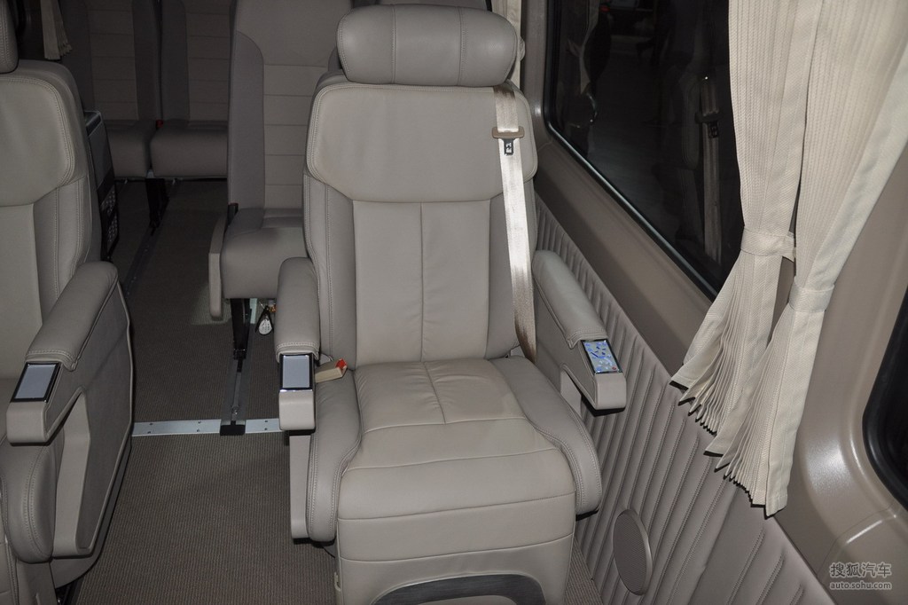 【 奔驰凌特高清图片】_内饰_搜狐汽车网