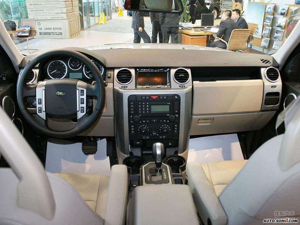 路虎发现3内饰     提示:支持键盘翻页 &larr;左 右&rarr
