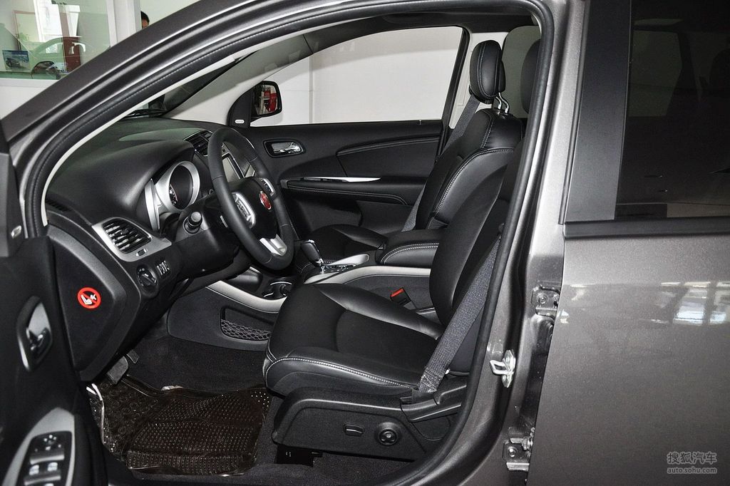 【 菲亚特菲跃高清图片】_深色内饰_内饰_搜狐汽车网