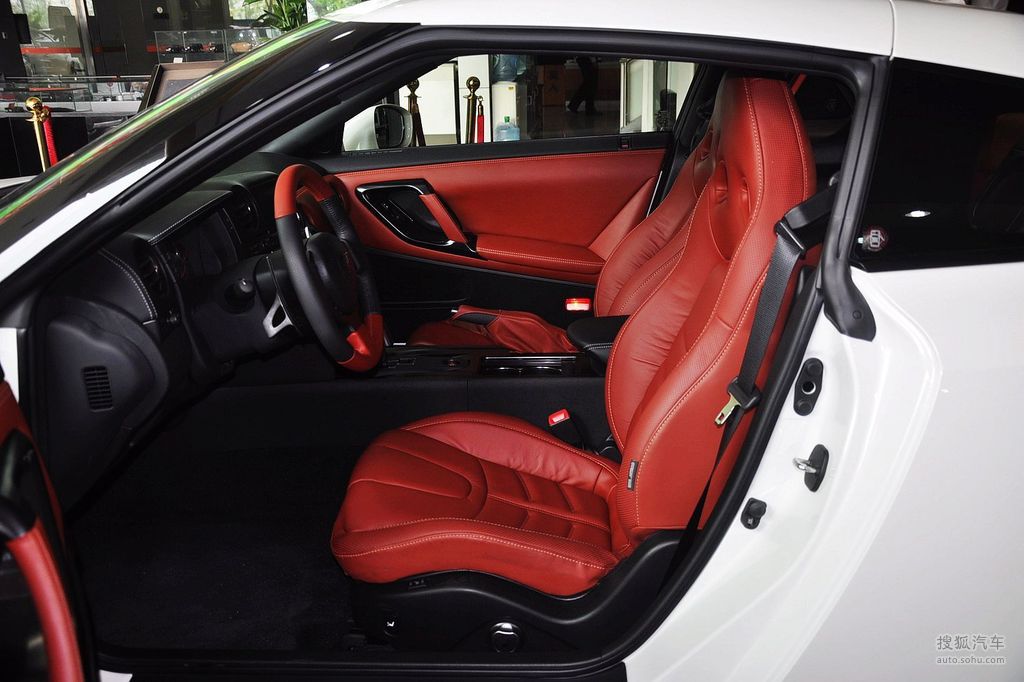 (184)改装(188)官方(756)其他(398)黑色内饰棕红色日产gt-r4s店报价