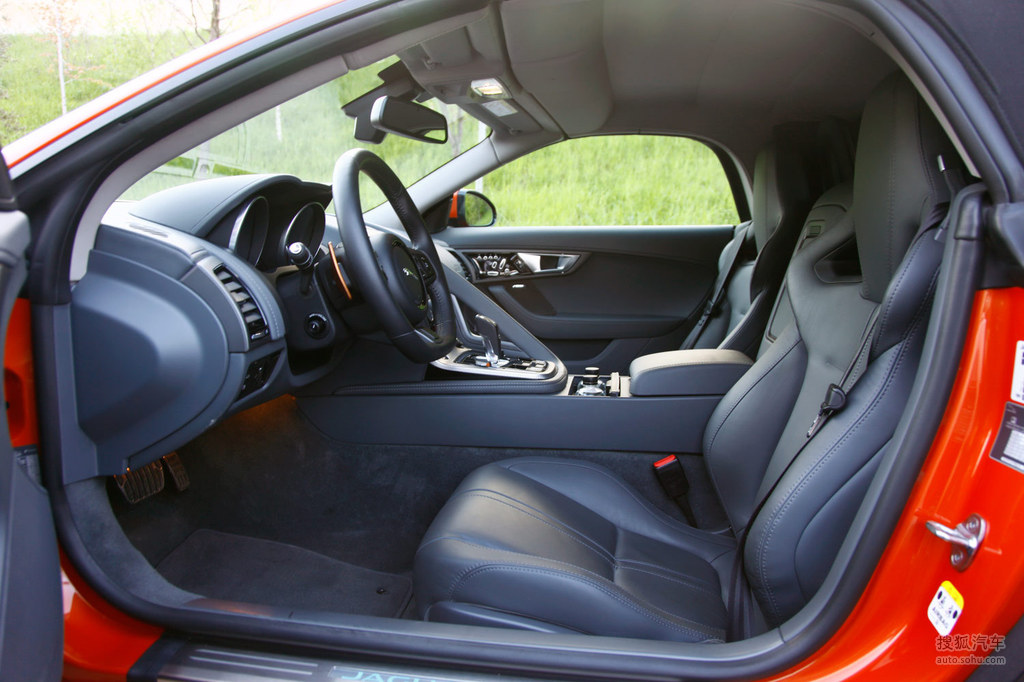 2013款捷豹f-type试驾实拍