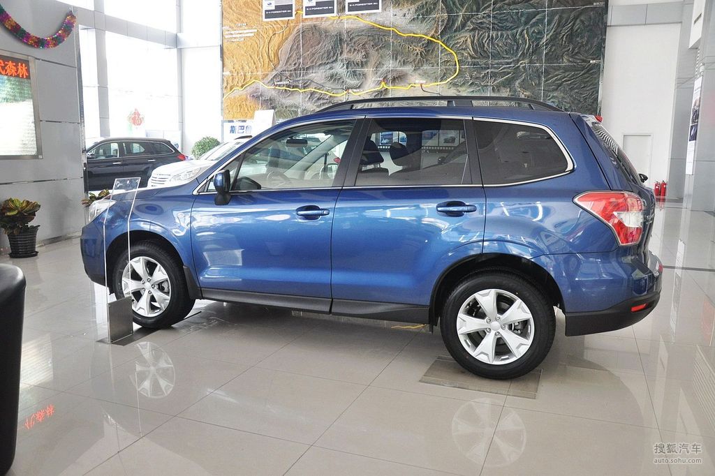 【 斯巴鲁森林人高清图片】_珠光海洋蓝_外观_搜狐汽车网