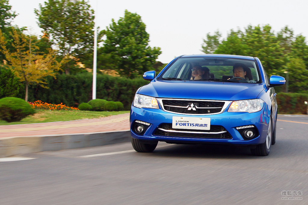 2013款三菱风迪思18lcvt大连试驾实拍