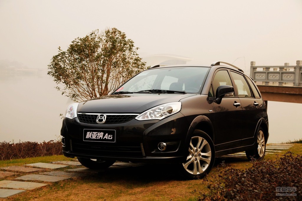 铃木利亚纳a6三厢