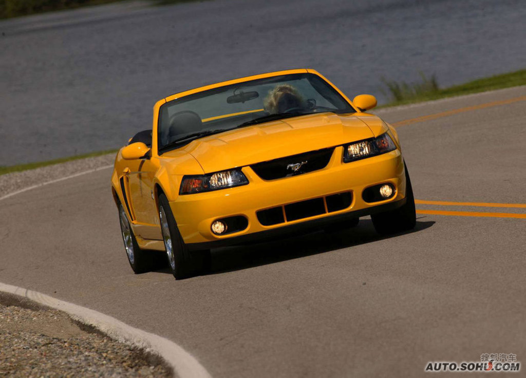 福特野马svt cobra敞篷版